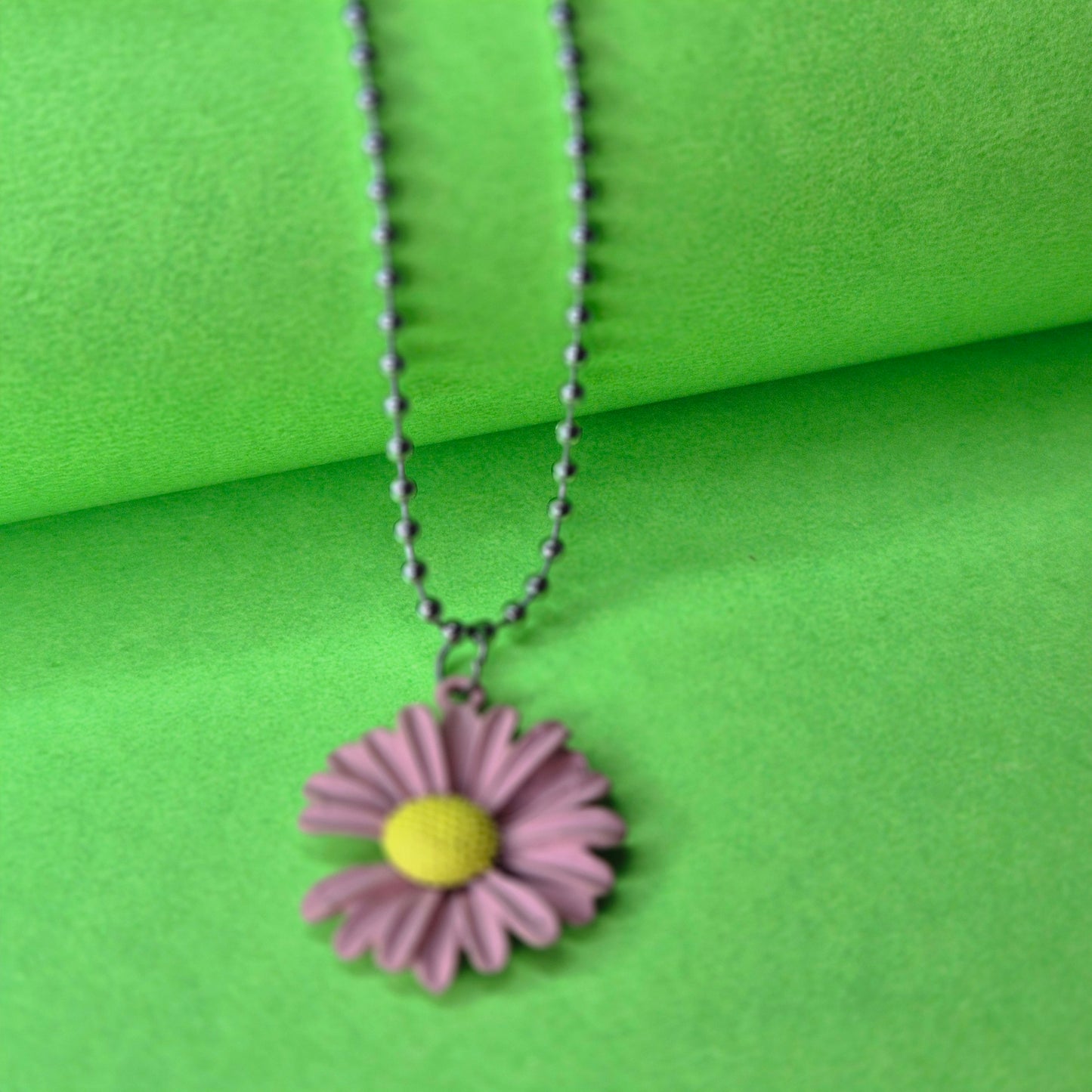 Daisy Flower Pendant – Cute & Lightweight | Stainless Steel Style Necklace
